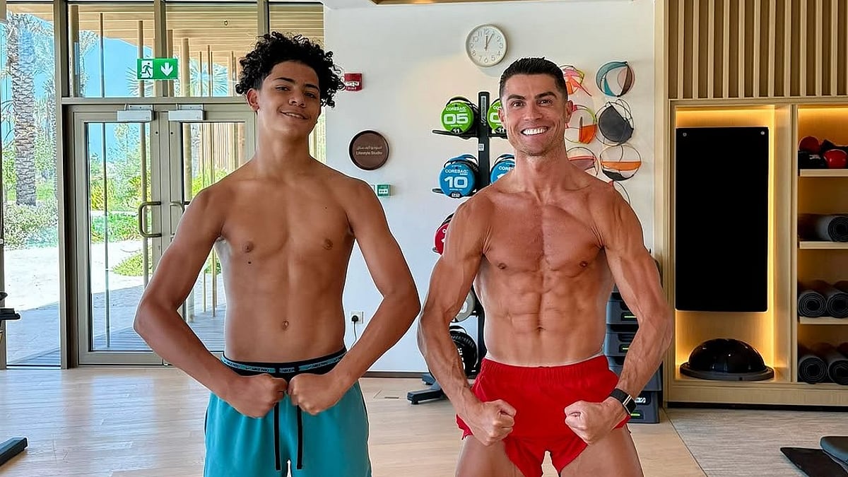 மேலாடையின்றி மகனுடன் ரொனால்டோ பகிர்ந்த புகைப்படம்..!