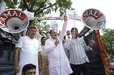 ரவீந்திரநாத் தாகூரின் முதாதையா் வீடு தாக்கப்பட்டதற்கு எதிா்ப்புத் தெரிவித்து தில்லியில் பாஜக ஆா்ப்பாட்டம்