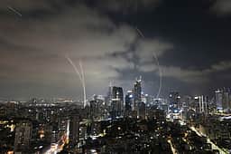 அமெரிக்க, இஸ்ரேல் இலக்குகளை குறிவைத்து ஈரான் கடும் தாக்குதல்