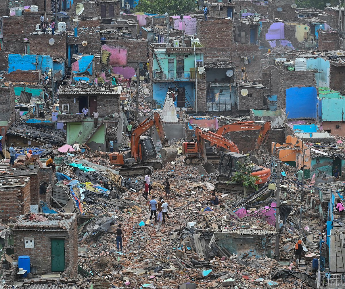 புதுதில்லியில் ஆக்கிரமிப்பு அகற்றம் - புகைப்படங்கள்