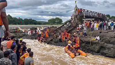 புணே: ஆற்றுப்பாலம் இடிந்ததற்கு மக்களின் அலட்சியமே காரணம்! -பாஜக அமைச்சர்