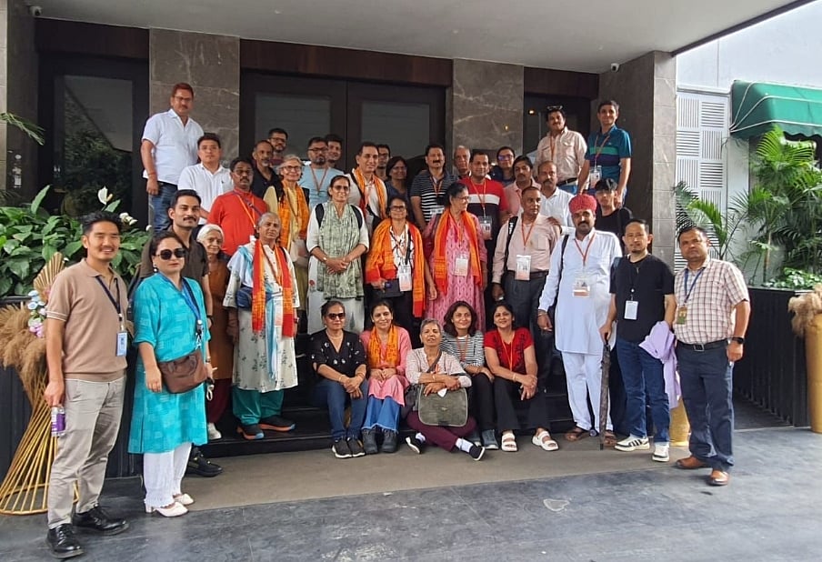 கைலாஷ் மானசரோவர் யாத்திரை: சிக்கிம் வந்தடைந்த முதல் குழு!