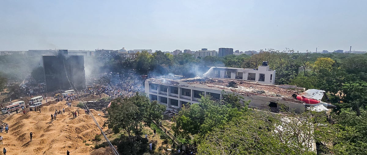 விமான விபத்து: ஒரே சவப்பையில் 2 தலைகளுடன் ஒரு உடல்! தடயவியல் குழுவினருக்கு சிக்கல்!!