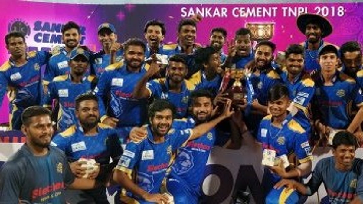 பந்தை சேதப்படுத்தியதாக திண்டுக்கல் அணி மீது புகாா்