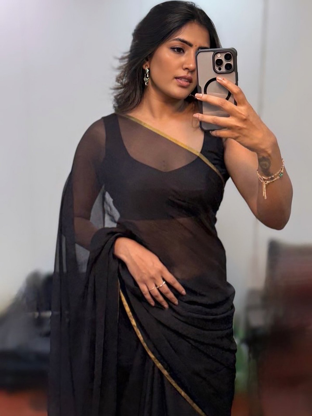 அழகோ அழகு... ஈஷா ரெப்பா!