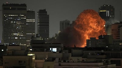 ஈரானிலிருந்து இந்தியா்கள் 
வெளியேற்றம் தொடக்கம்