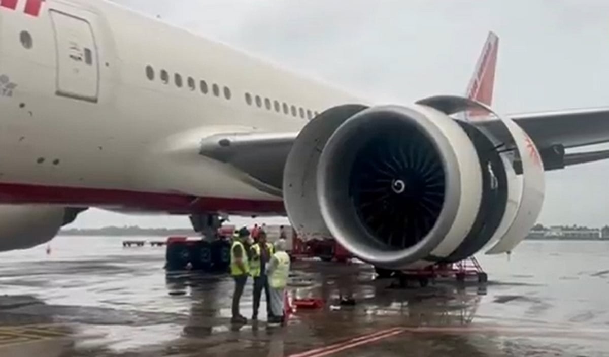மீண்டும் மீண்டுமா..? ஏர் இந்தியா விமானத்தில் என்ஜின் பழுது! பயணிகள் வெளியேற்றம்!
