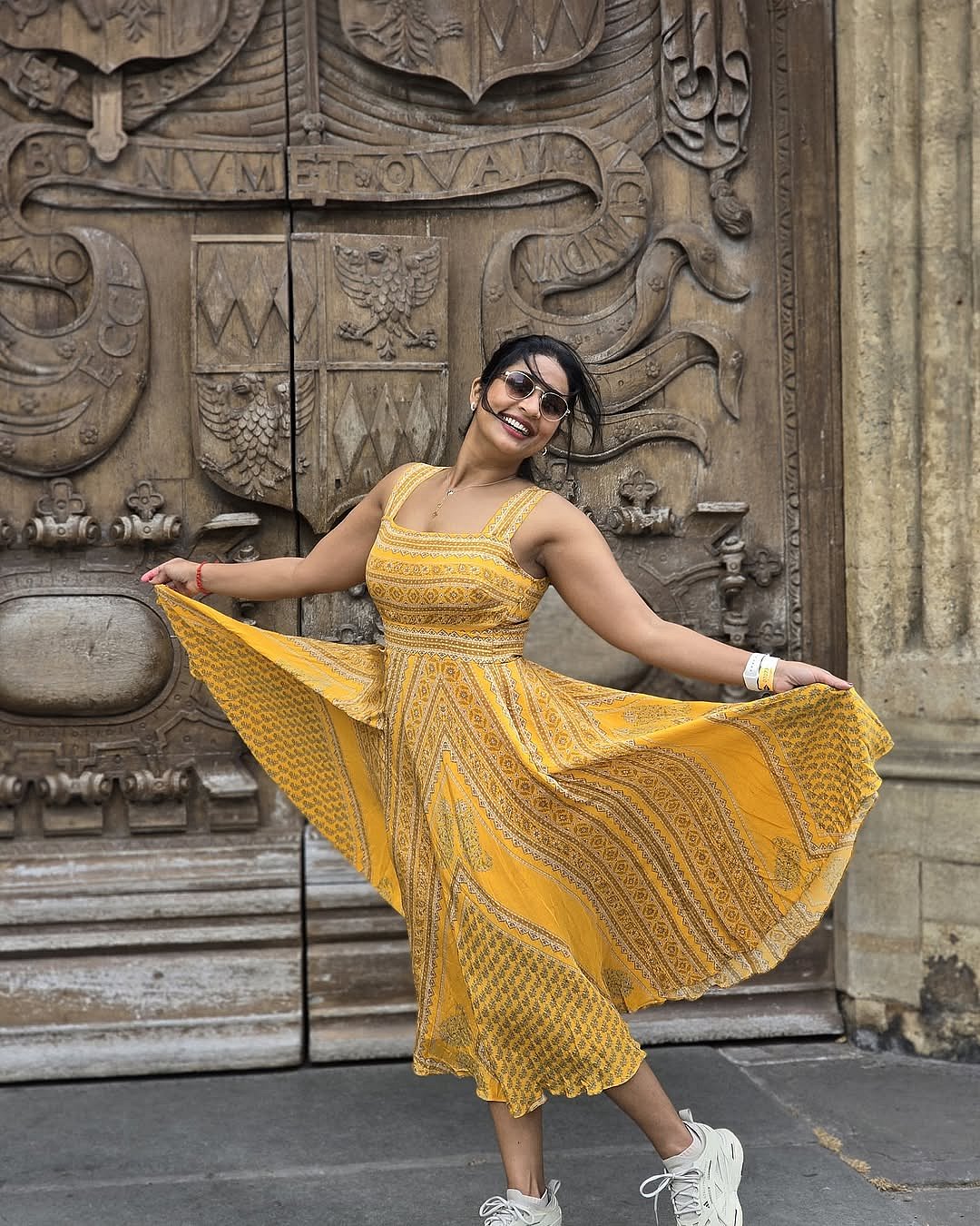 அதிசயமே அசந்துபோகும்... நவ்யா நாயர்