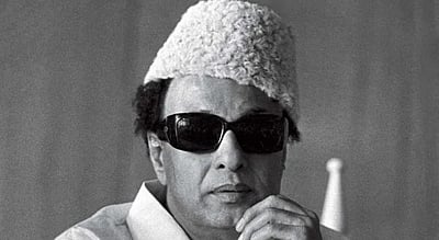 எம். ஜி. ஆர். தேடிக்கொண்டிருந்த ஜோதிடர் யார்?