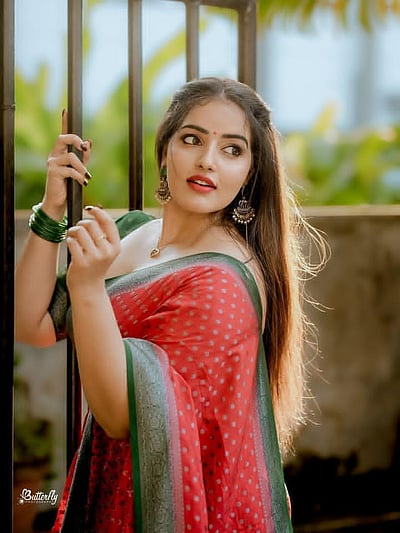 பேரழகி... மாளவிகா மேனன்!