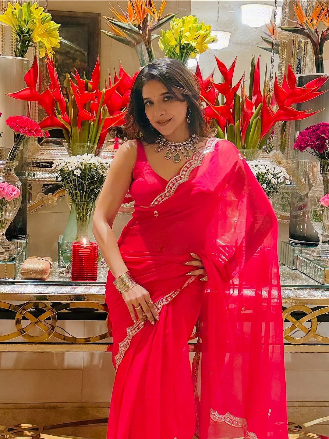 வெண்பனியே... சாக்‌ஷி அகர்வால்!