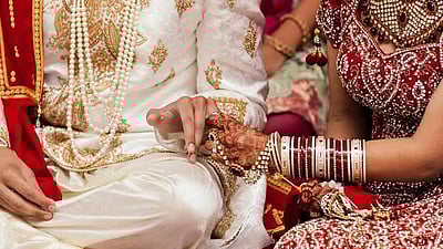 தேனிலவுக்கு முன் காதலனுடன் தப்பிய புது மணப்பெண்! நல்லவேளை, உயிர் பிழைத்தேன் என மணமகன் மகிழ்ச்சி!