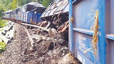 பாகிஸ்தான்: ஜாஃபர் எக்ஸ்பிரஸ் மீது மீண்டும் தாக்குதல்! தடம் புரண்ட பெட்டிகள்! 