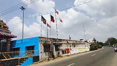 கொடிக் கம்பங்களை  அகற்றாவிட்டால் மாவட்ட ஆட்சியர்கள் ஆஜராக உத்தரவு!