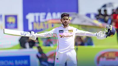 பதும் நிசாங்கா சதம்: 200 ரன்களை கடந்த இலங்கை அணி! 