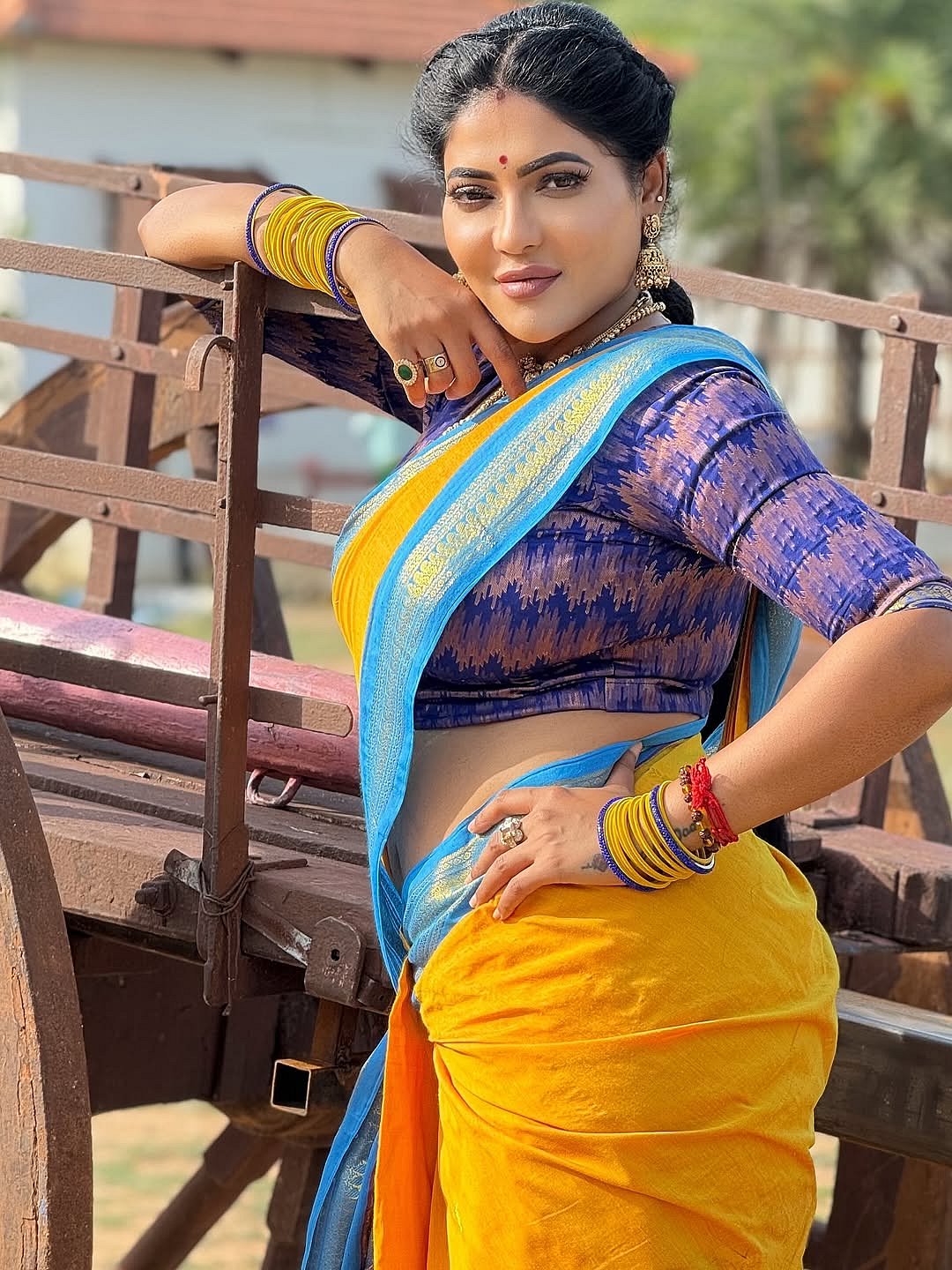 மஞ்சக்காட்டு மைனா... ரேஷ்மா பசுபுலேட்டி!