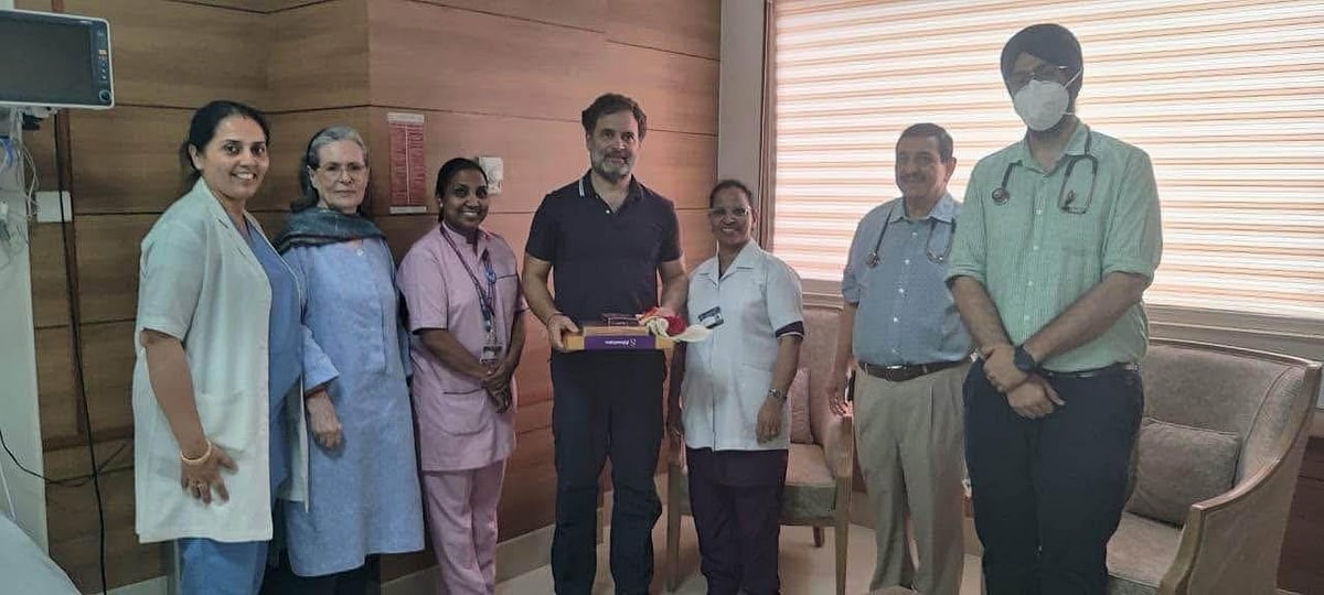 மருத்துவமனையிலிருந்து வீடு திரும்பினார் சோனியா காந்தி!