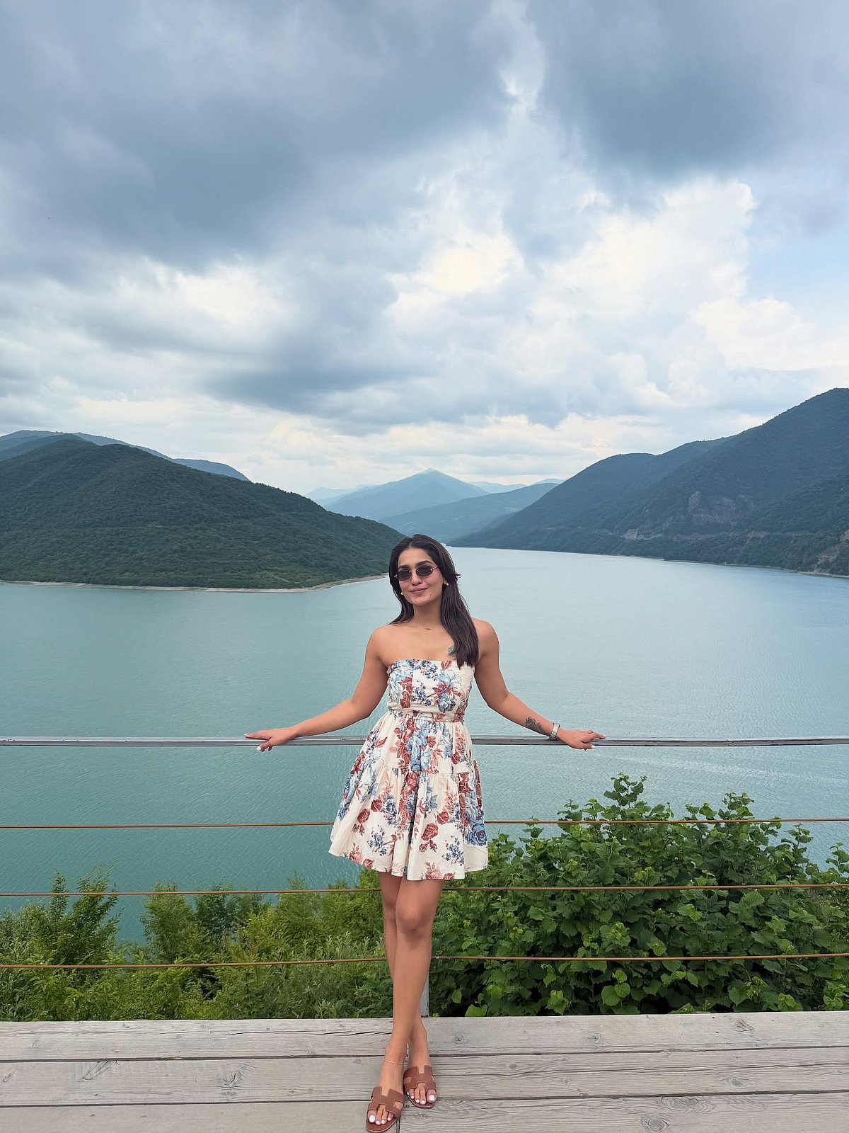 தூரத்தில் ஆகாயம்... சானியா ஐயப்பன்!