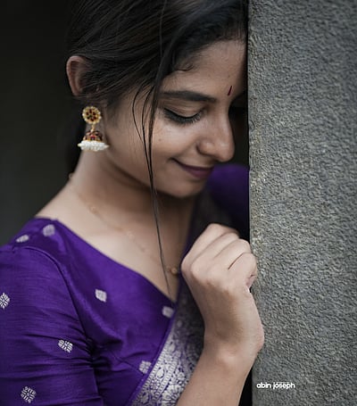 கொஞ்சும் கிளி... அகிலா பார்கவன்!