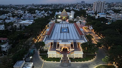 பல்வேறு சிறப்பம்சங்களுடன்
வள்ளுவா் கோட்டம் இன்று திறப்பு