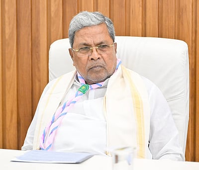 கன்னடத்தில் இல்லாத கோப்புகளுக்கு ஒப்புதல் தரக்கூடாது: முதல்வா் சித்தராமையா உத்தரவு