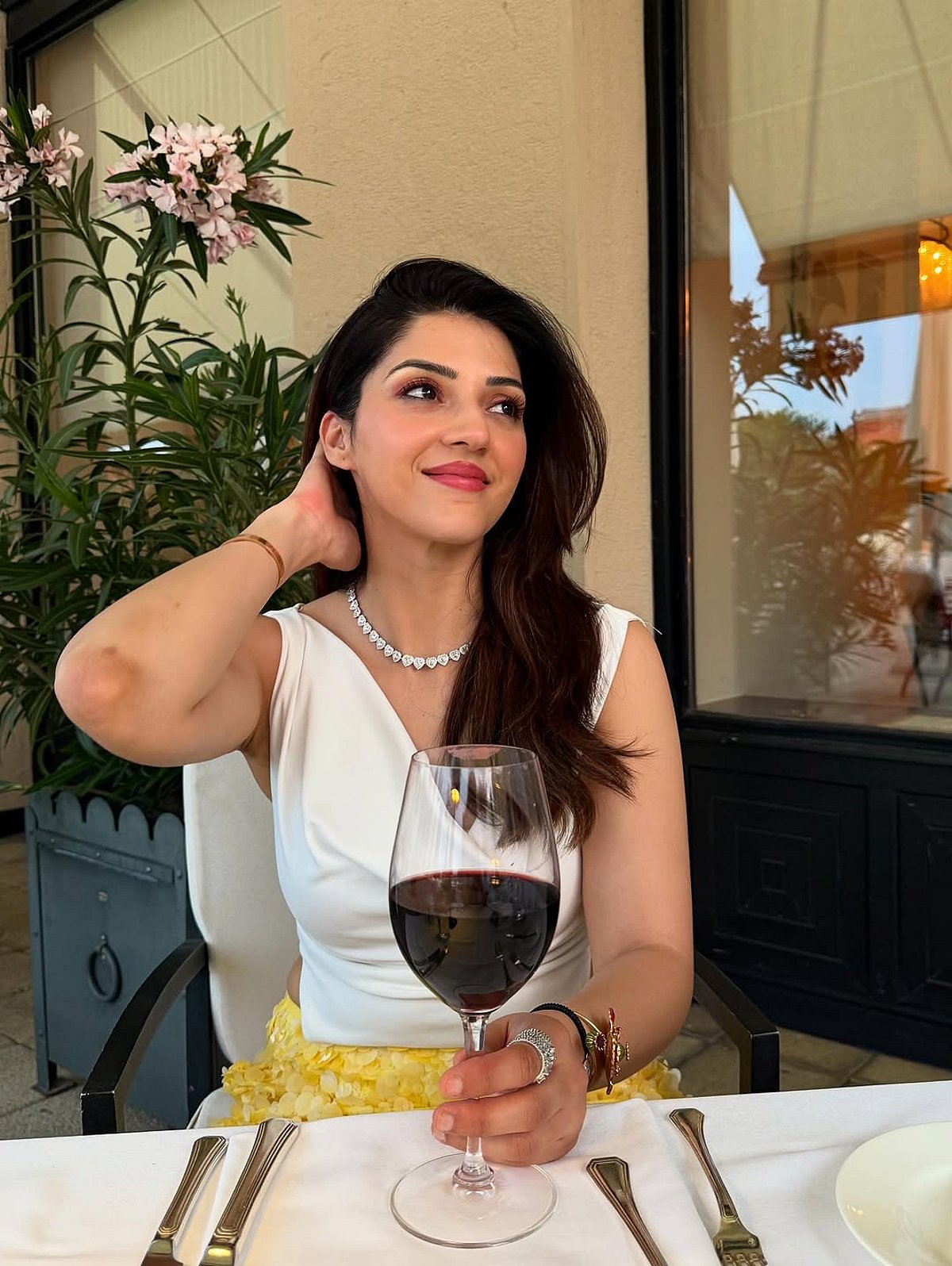 நூற்றாண்டு பழமையான விடுதியில்... மெஹ்ரீன் பிர்சாடா!