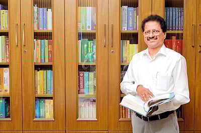 தமிழ் வளர்க்கும் தமிழவேள்