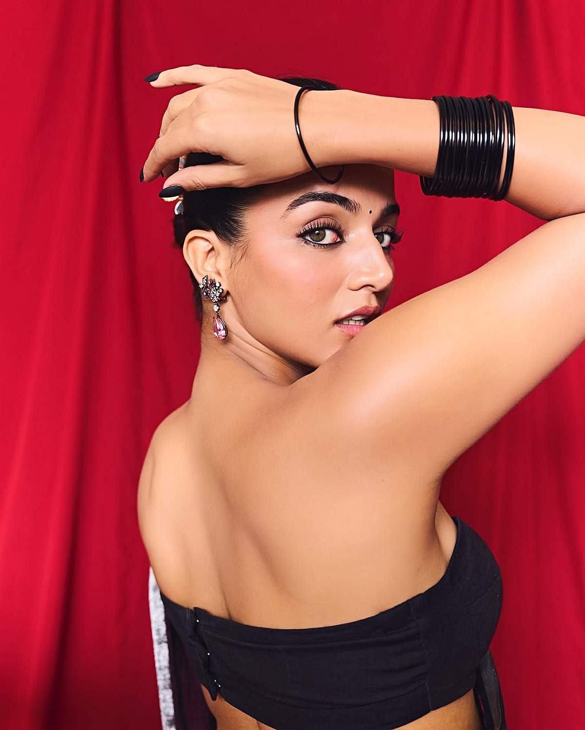 தொல்லையின் சுடர்... வாமிகா கேபி!