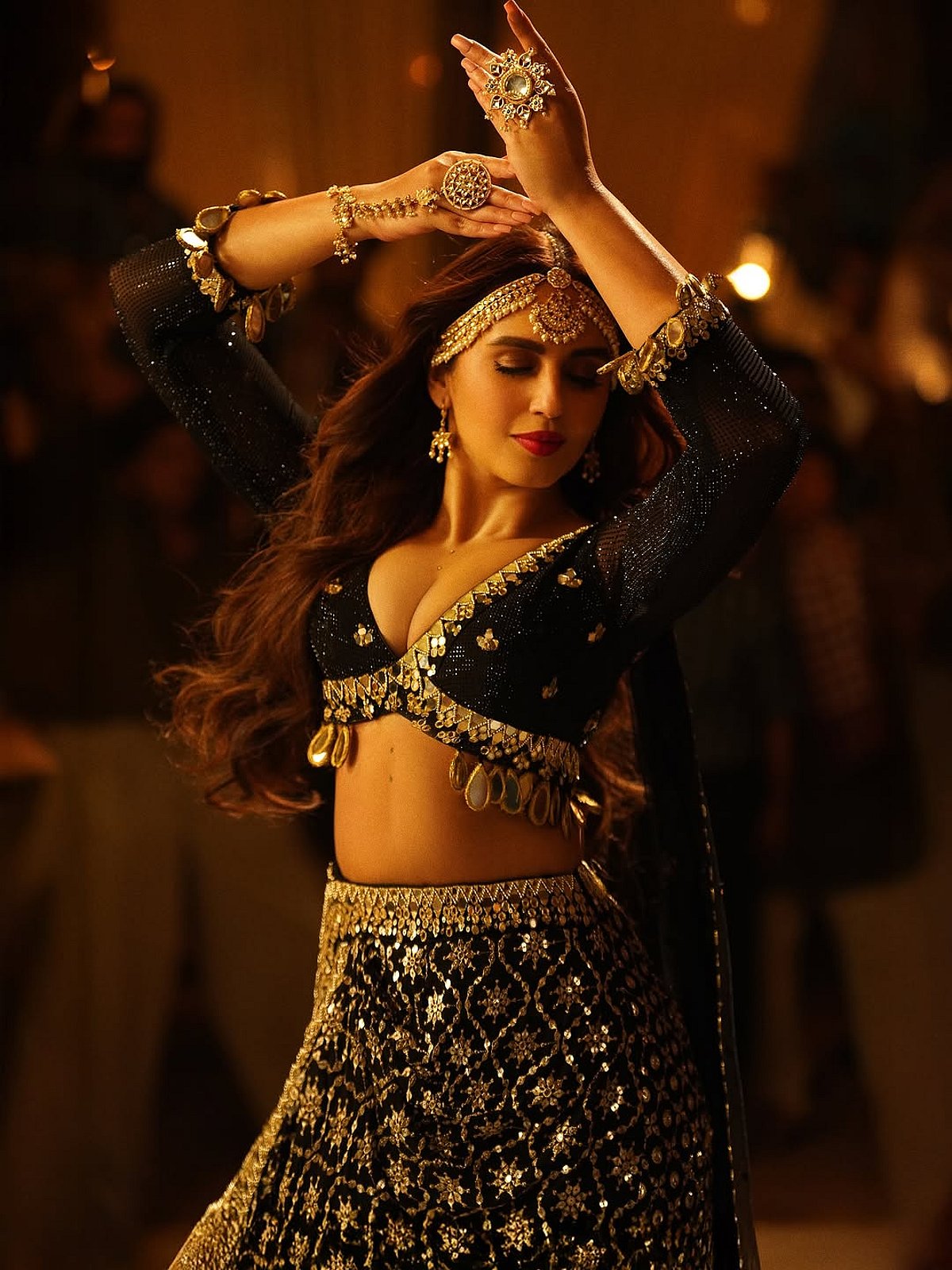 தங்க நிறத்துக்குதான் தமிழ்நாட்ட எழுதி தரட்டுமா... ஹூமா குரேஷி!