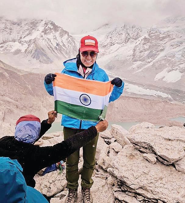 எவரெஸ்ட்  மலையேற்றம்... பார்வைக் குறைபாடு தடையல்ல... 