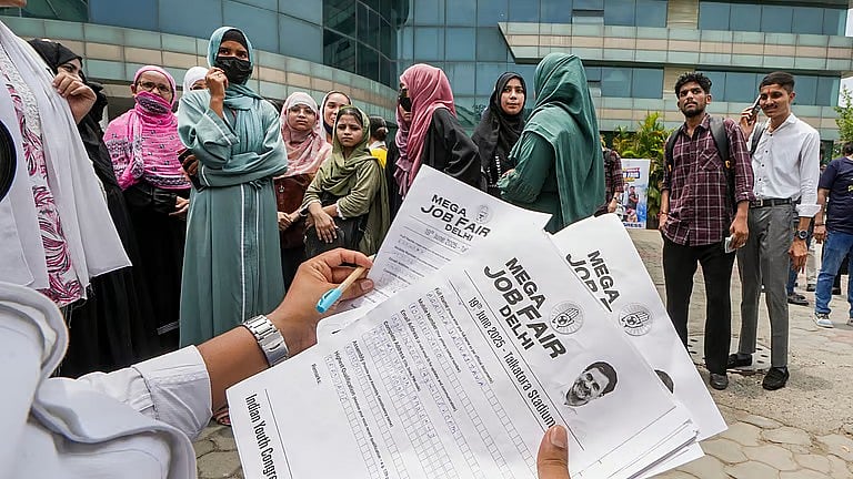 ராகுல் பிறந்தநாள்! காங்கிரஸ் முன்னெடுப்பால் 8,500 இளைஞர்களுக்கு வேலைவாய்ப்பு!