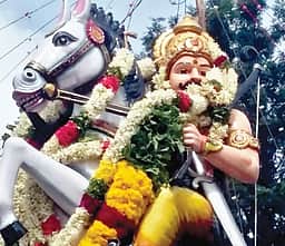 வல்வில் ஓரி மன்னா் சிலைக்கு
2-ஆவது நாளாக மரியாதை