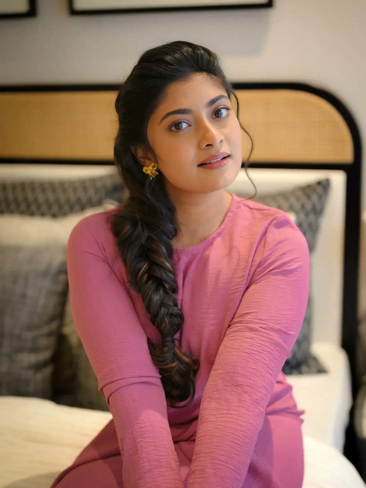 சுந்தரி... அம்மு அபிராமி!