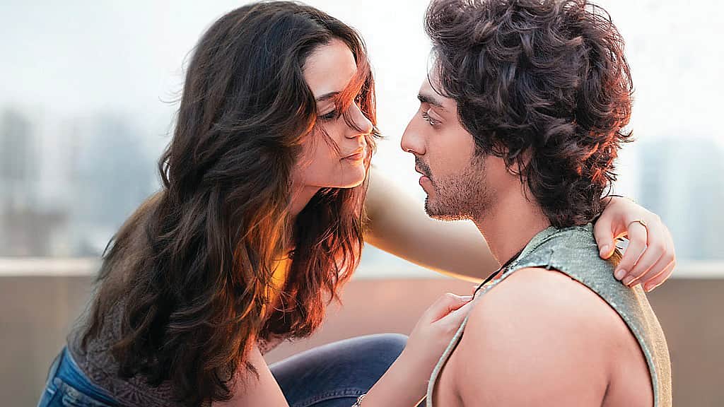 பாலிவுட்டை கலக்கும் இசை