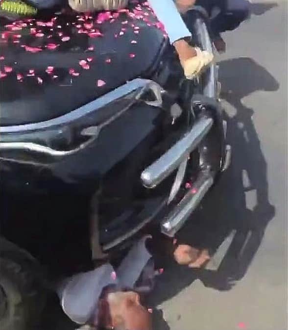 ஆந்திர முன்னாள் முதல்வரின் கார் முன் விழுந்த தொண்டர்: உடல் நசுங்கி பலி!