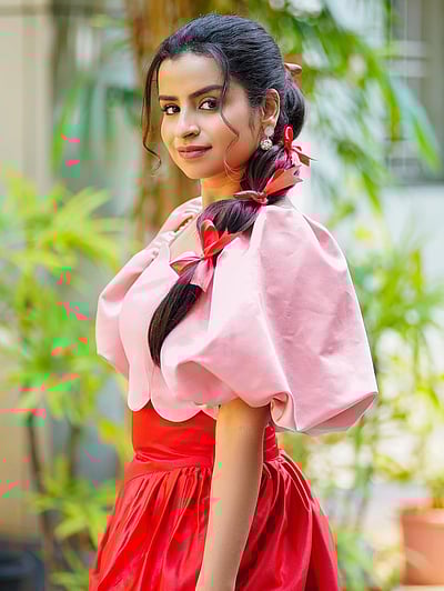 இதயத்து வீணை... சிவாங்கி!