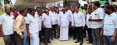 ஆம்பூரில் அமைச்சா் ஆய்வு