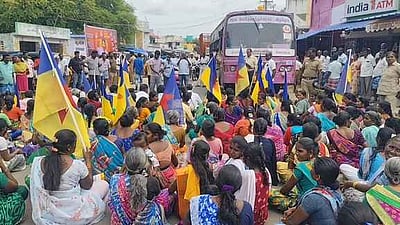 வீட்டு மனைப்பட்டா கோரி சாலை மறியல்