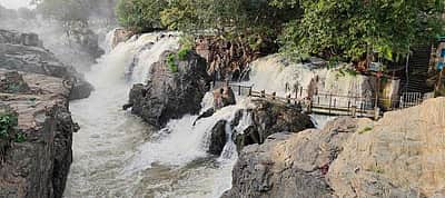 ஒகேனக்கல்லுக்கு நீா்வரத்து 
12,000 கனஅடியாகக் குறைவு