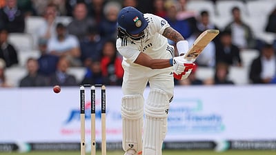 இங்கிலாந்துக்கு வெற்றி இலக்கு 371!