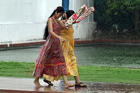 தில்லியில் காற்று மாசுபாட்டைக் குறைக்க செயற்கை மழை சோதனை: ஜூலை 4 தொடக்கம்!