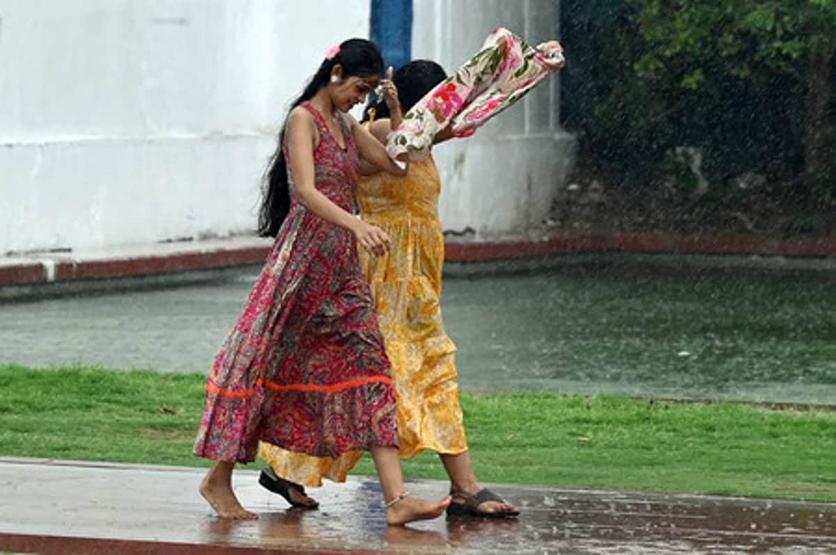 தில்லியில் காற்று மாசுபாட்டைக் குறைக்க செயற்கை மழை சோதனை: ஜூலை 4 தொடக்கம்!