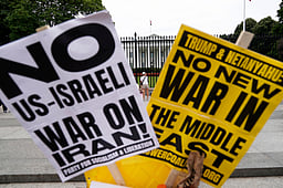 அணுசக்திக் குறைப்புக்கு ஈரான் அமெரிக்கா நேரடிப் பேச்சு - ஓமனில் நாளை சந்திப்பு