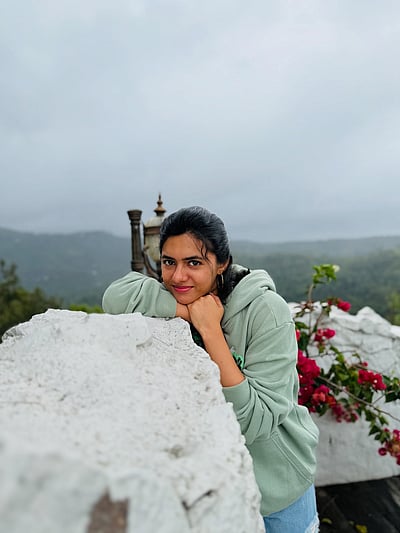 சார்மிங் லுக்கில்... ஃபெமினா ஜார்ஜ்!