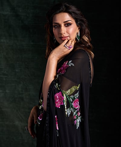 மனம் விரும்புதே... சோனாலி பேந்த்ரே!