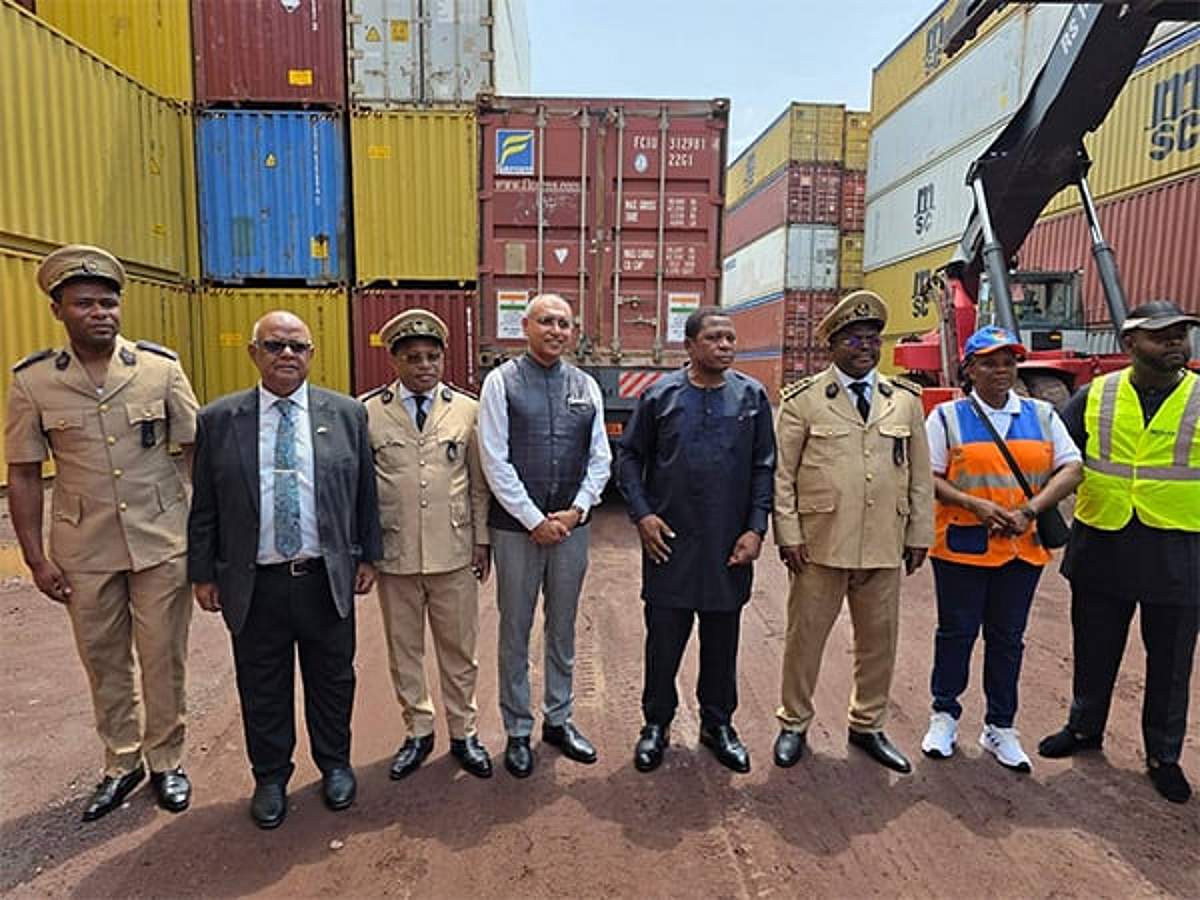 கேமரூனுக்கு உதவிக்கரம் நீட்டும் இந்தியா! மீண்டும் 1000 மெட்ரிக் டன் அரிசி அனுப்பி வைப்பு!