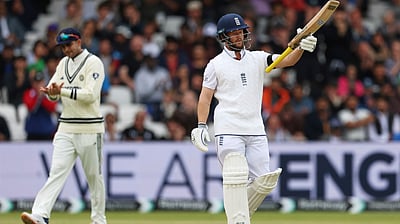 விக்கெட் இழப்பின்றி 117 ரன்கள்; வெற்றியை நோக்கி நகர்கிறதா இங்கிலாந்து?