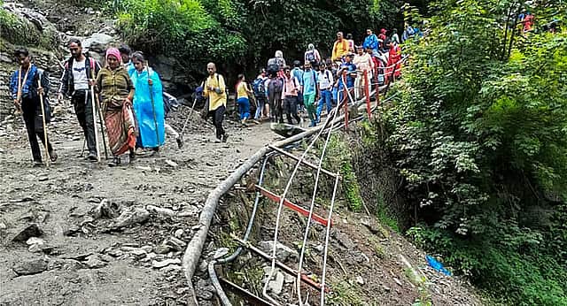 உத்தரகண்ட் நிலச்சரிவில் 2 பேர் பலி! 2வது நாளாகத் தொடரும் மீட்புப் பணி!