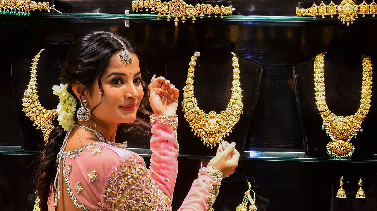 தங்கம் விலை அதிரடி குறைவு: இன்றைய நிலவரம்!