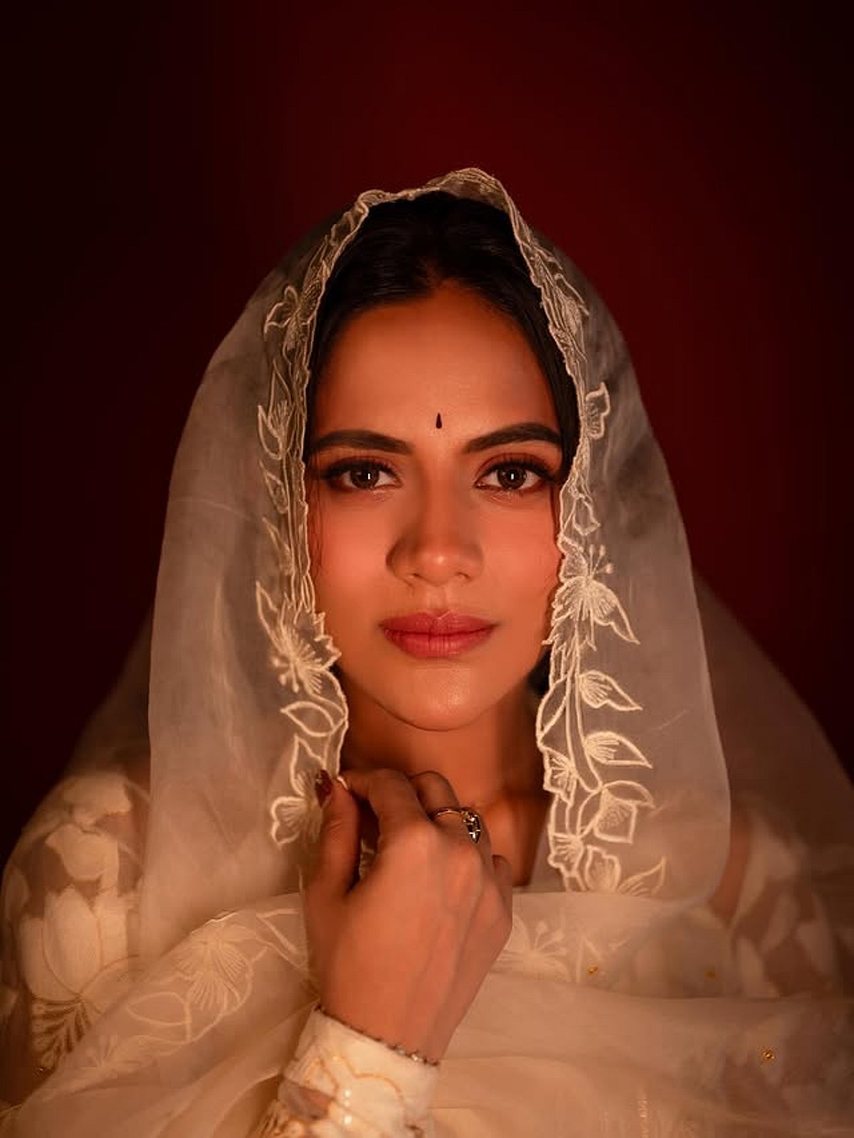 அழகு பதுமை.. ஐஸ்வர்யா!